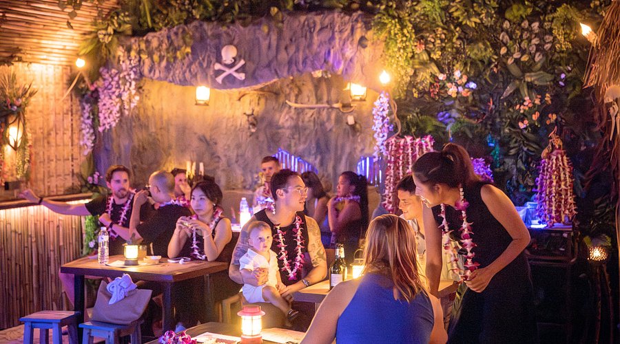 Best Outdoor Torches: 2026 Buyer’s Guide to Tiki Torches and Fire Bowls