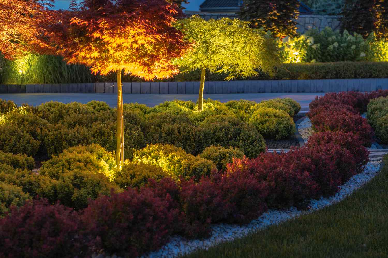 2026 Outdoor Lighting Trends: Best Solar Tiki Torches and Fire Bowls for Eco-Conscious Patio Entertaining